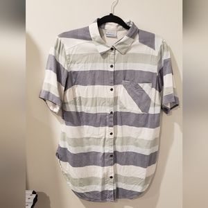 Columbia women's short sleeve shirt size medium